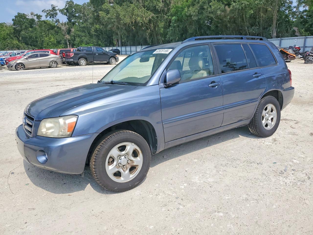 2006 Toyota Highlander, VIN JTEGD21A460155225 — Side