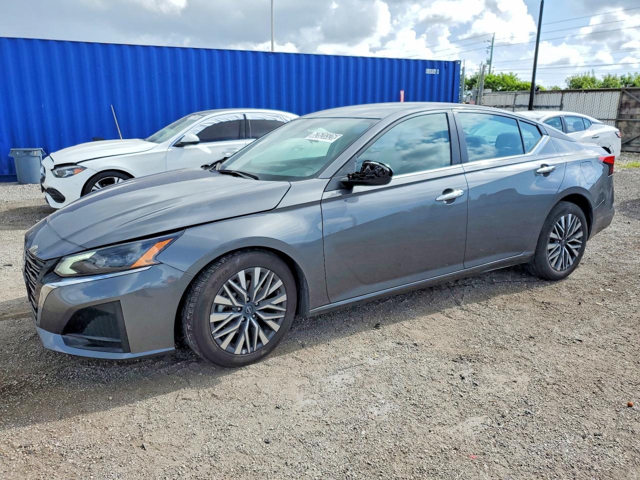 2025 Nissan Altima SV, VIN 1N4BL4DV8SN319543 — Front end