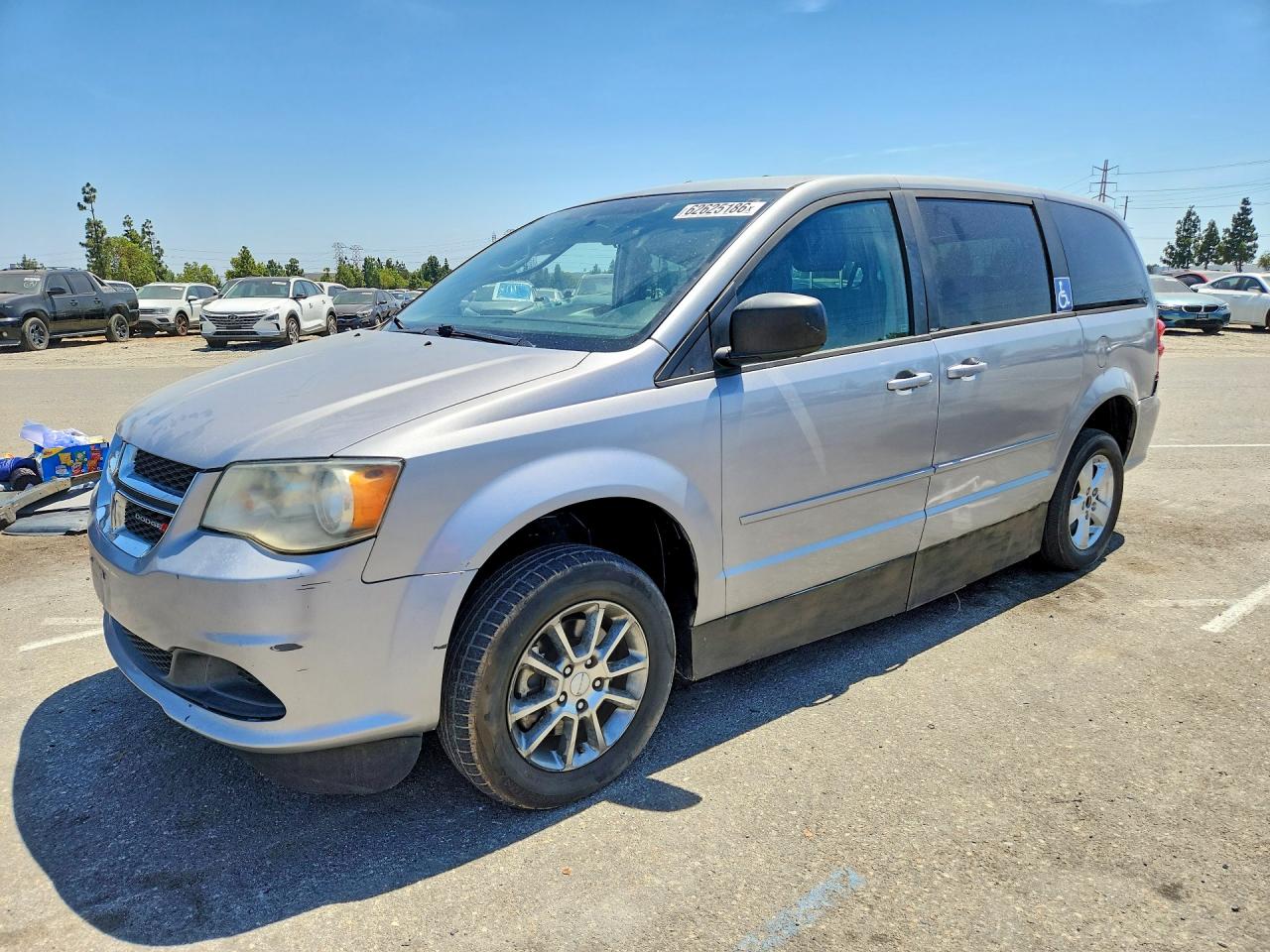 2013 Dodge Grand Caravan SE, VIN 2C4RDGBG5DR798893 — Бок