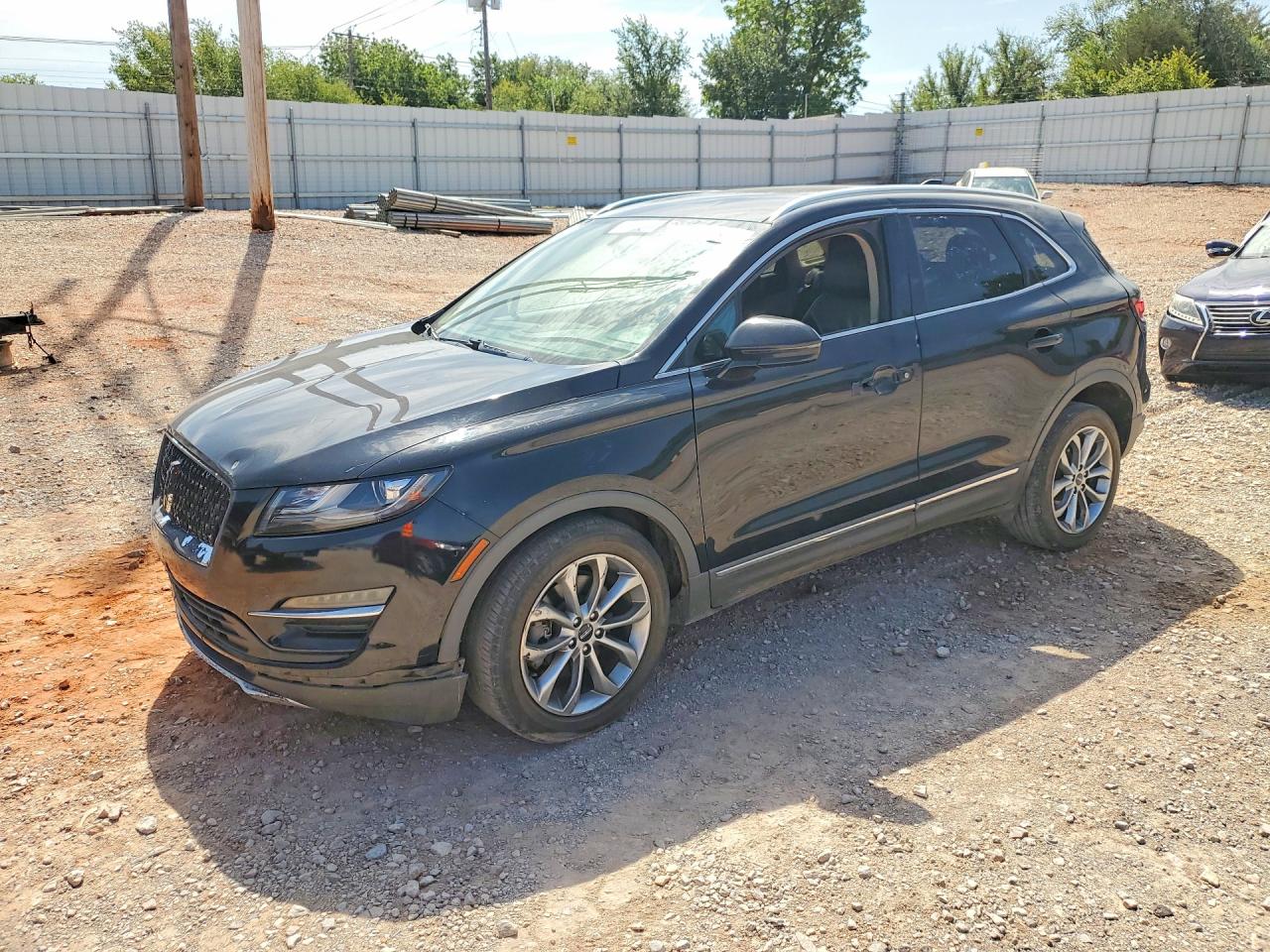 2019 Lincoln MKC Select, VIN 5LMCJ2C93KUL09255 — Minor dents and scratches