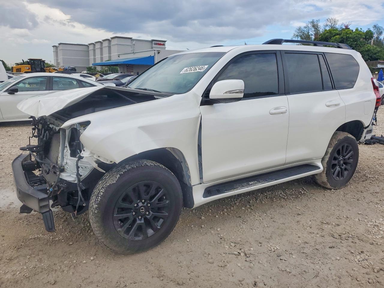 2022 Lexus GX 460, VIN JTJKM7BX5N5318316 — Side