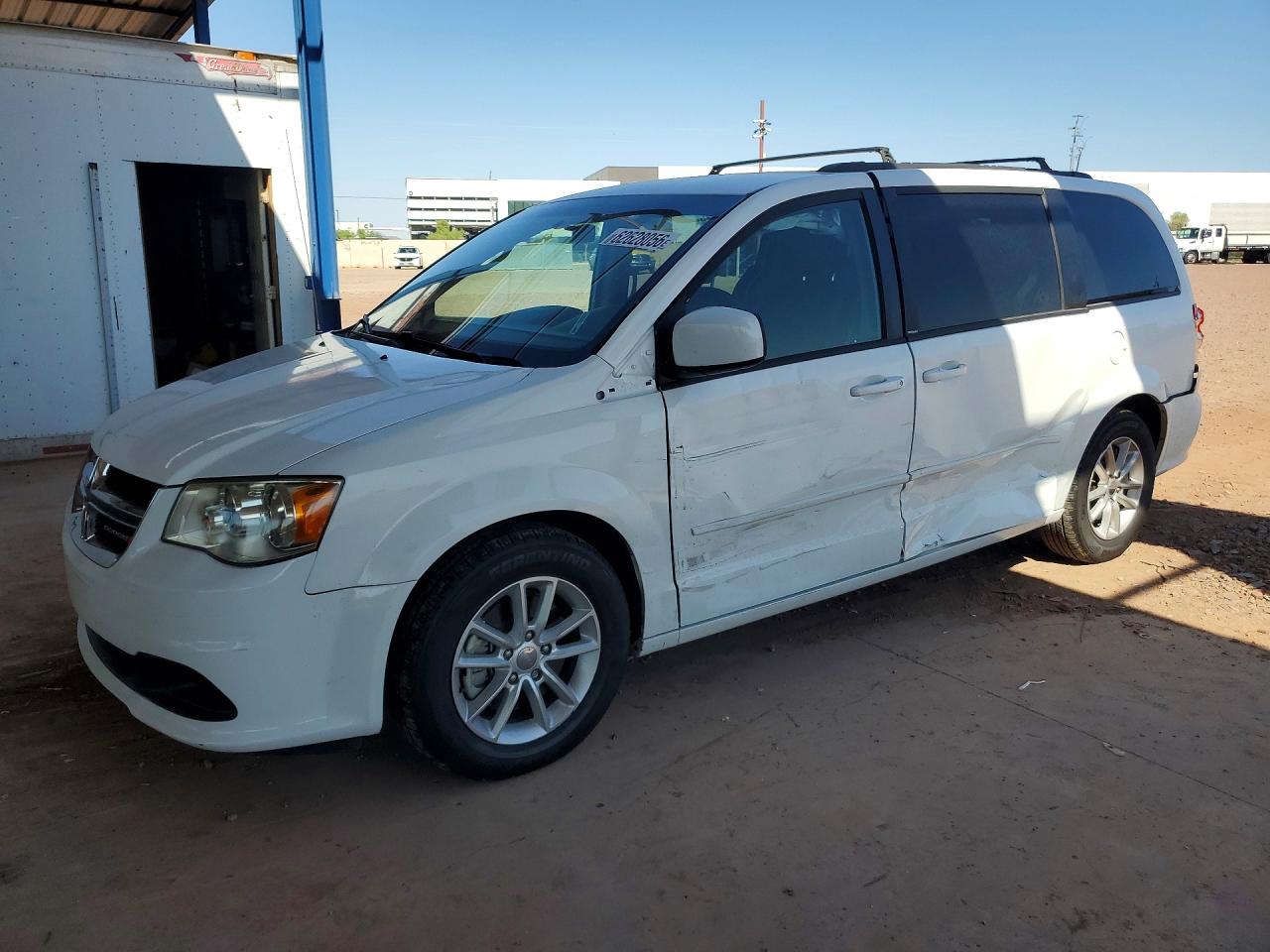 2013 Dodge Grand Caravan SXT, VIN 2C4RDGCG6DR820656 — Бок