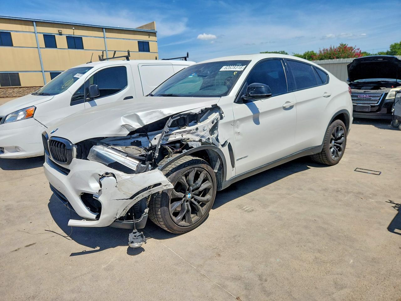 2019 BMW X6 sDrive35i, VIN 5UXKU0C53K0H98955 — Front end