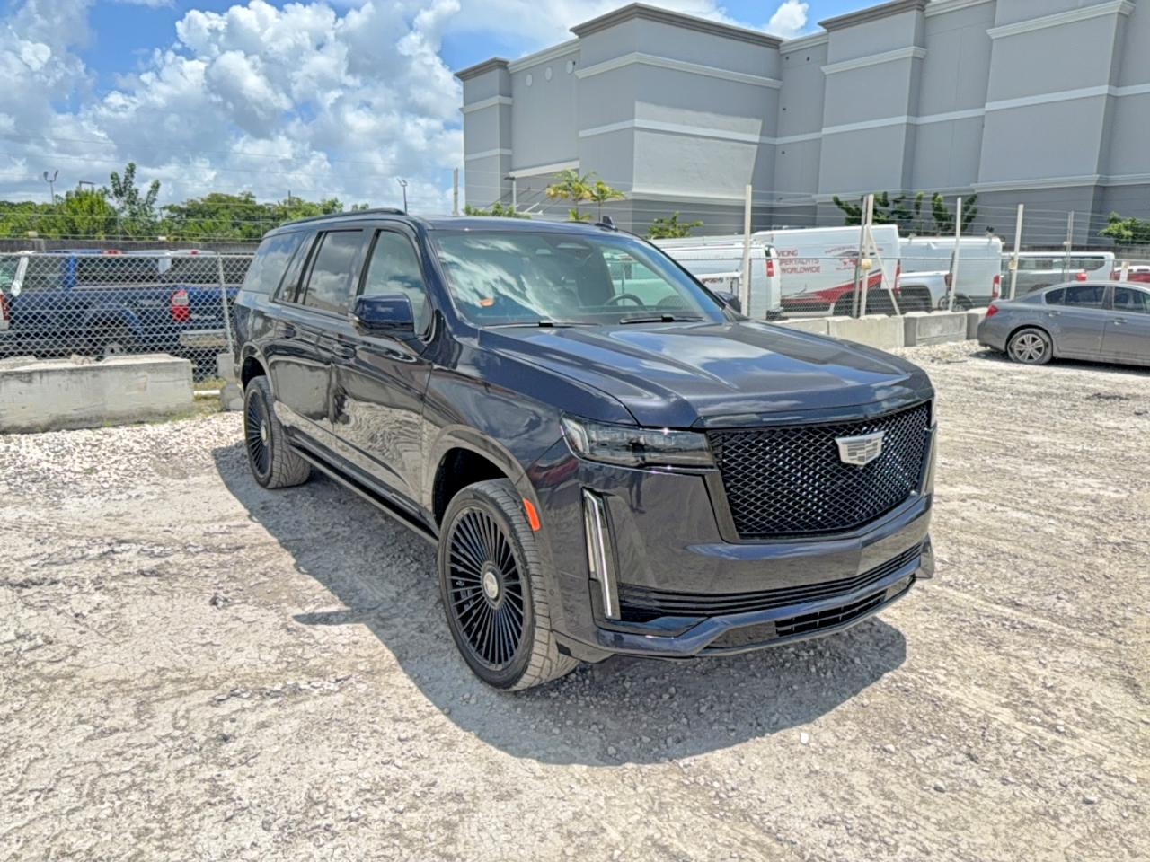 2023 Cadillac Escalade, VIN 1GYS3PKL2PR563390 — Normal wear