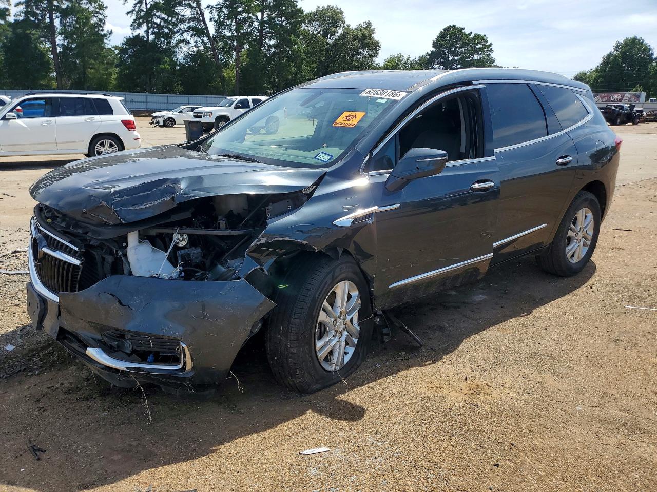 2018 Buick Enclave Essence, VIN 5GAERBKW8JJ260362 — Перед