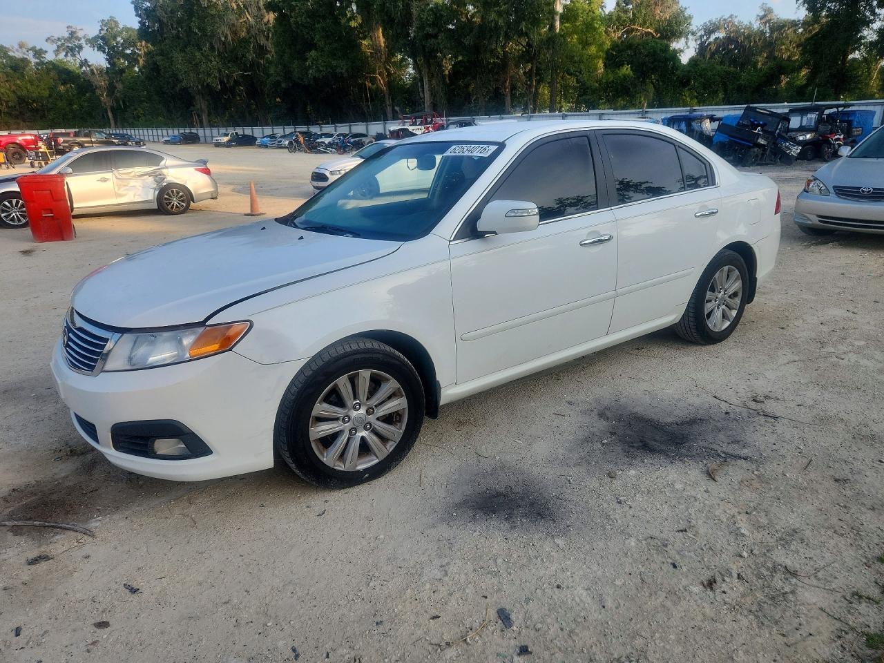 2010 Kia Optima EX, VIN KNAGH4A83A5448690 — Перед