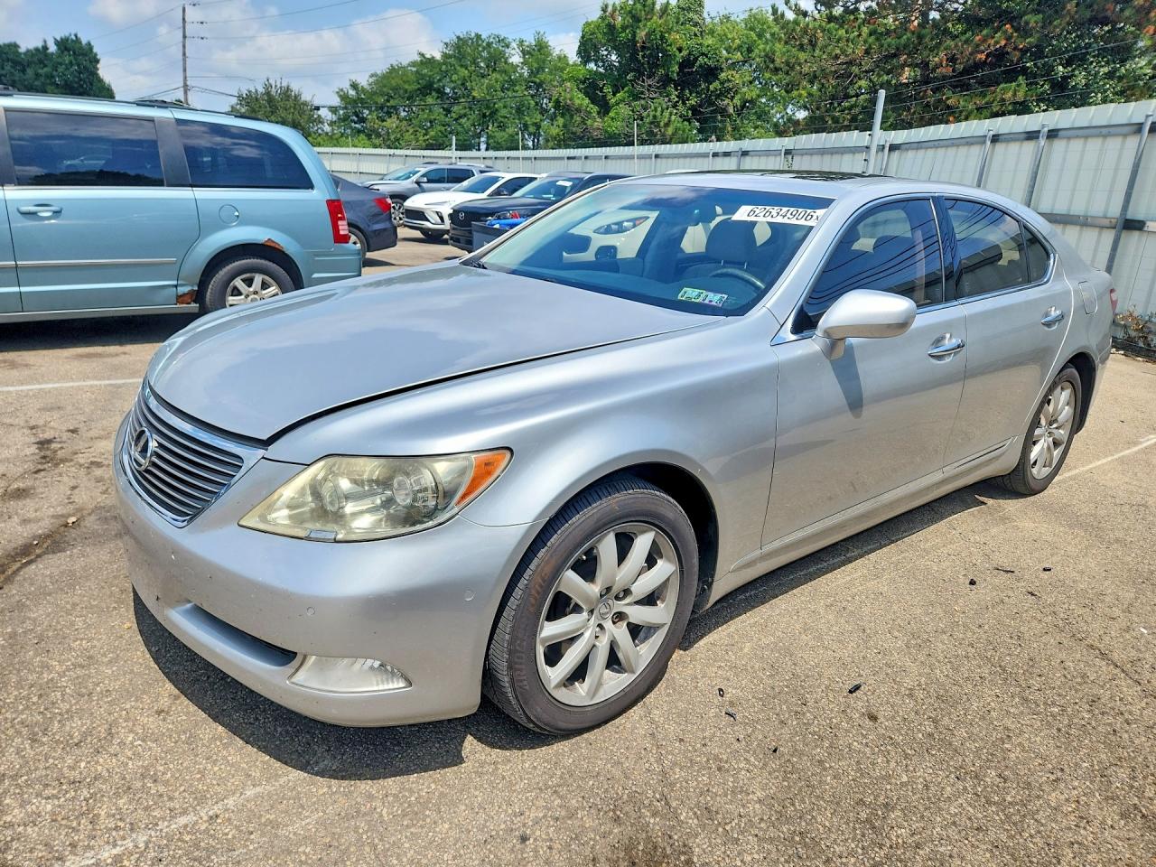 2009 Lexus LS 460, VIN JTHCL46F795002849 — Бок