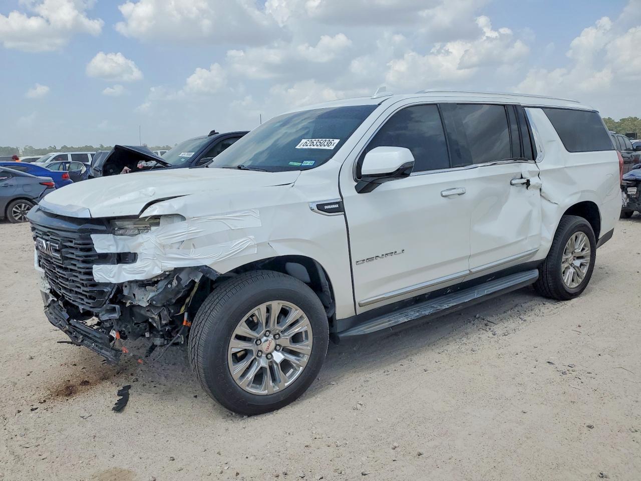 2023 GMC Yukon XL Denali, VIN 1GKS2JKT1PR484836 — Front end