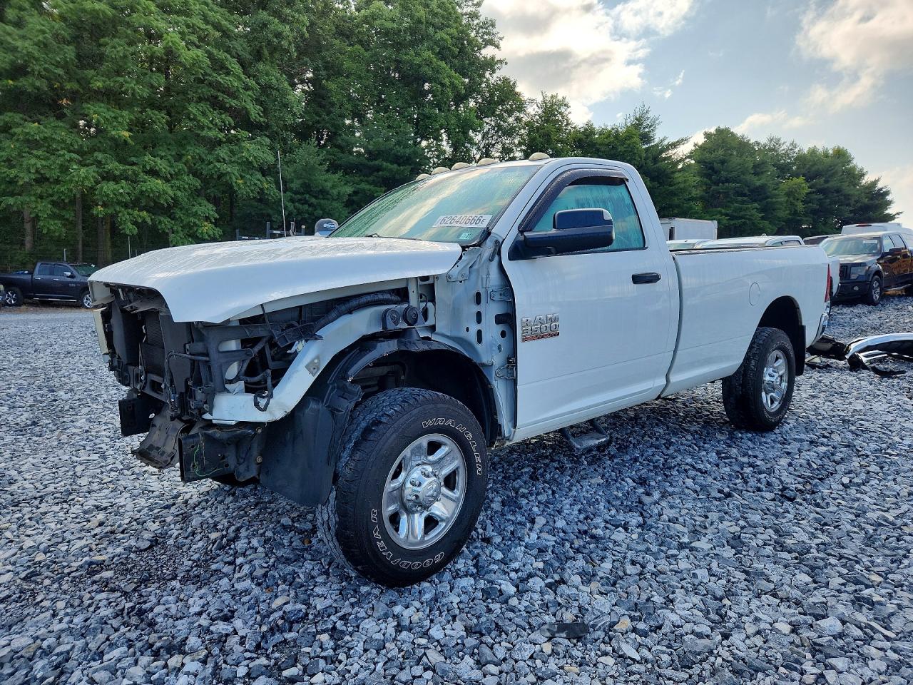 2015 Ram 3500 Tradesman, VIN 3C63R3AJ5FG590235 — Перед