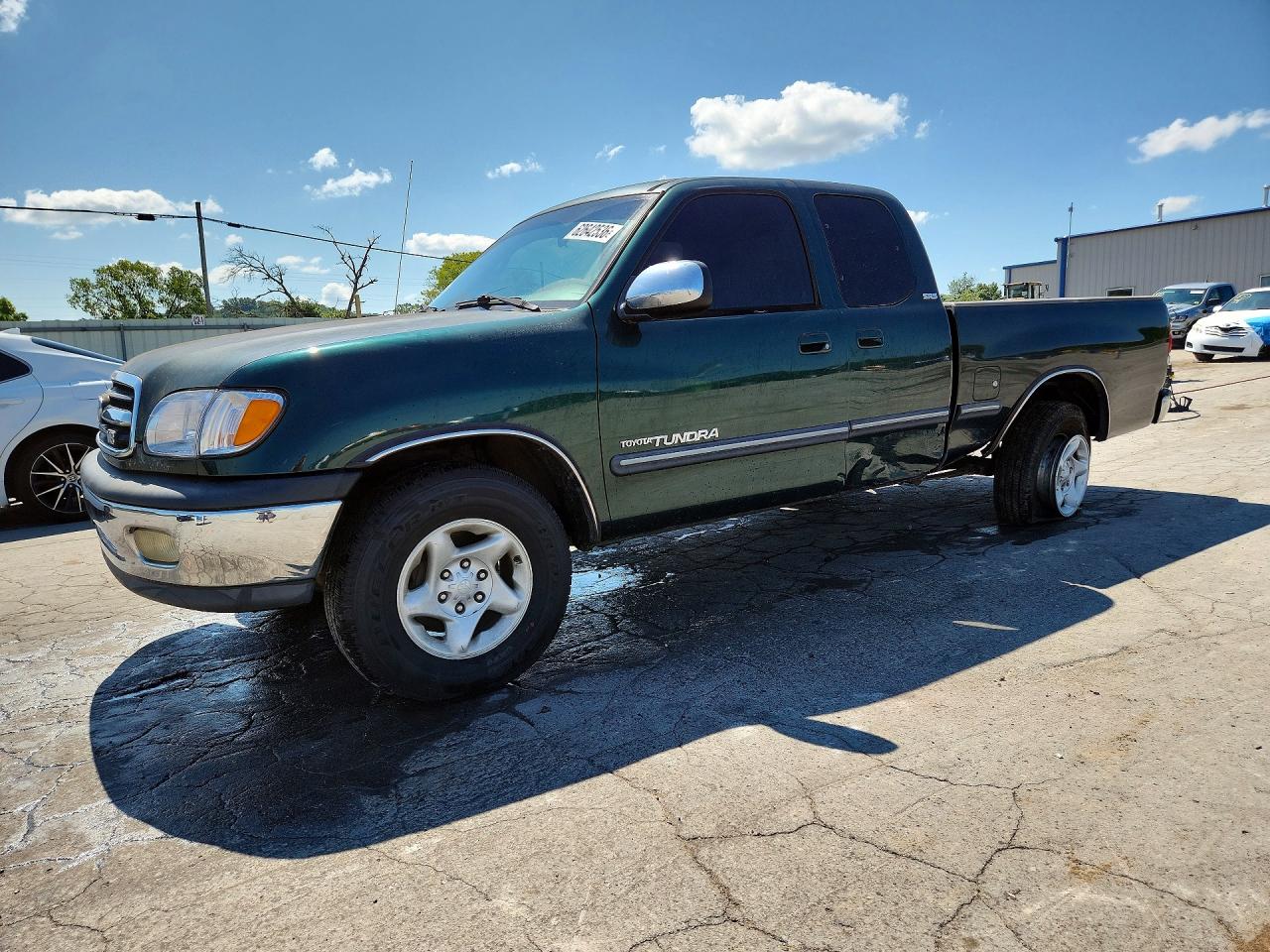 2001 Toyota Tundra SR5, VIN 5TBRT34111S192457 — Side
