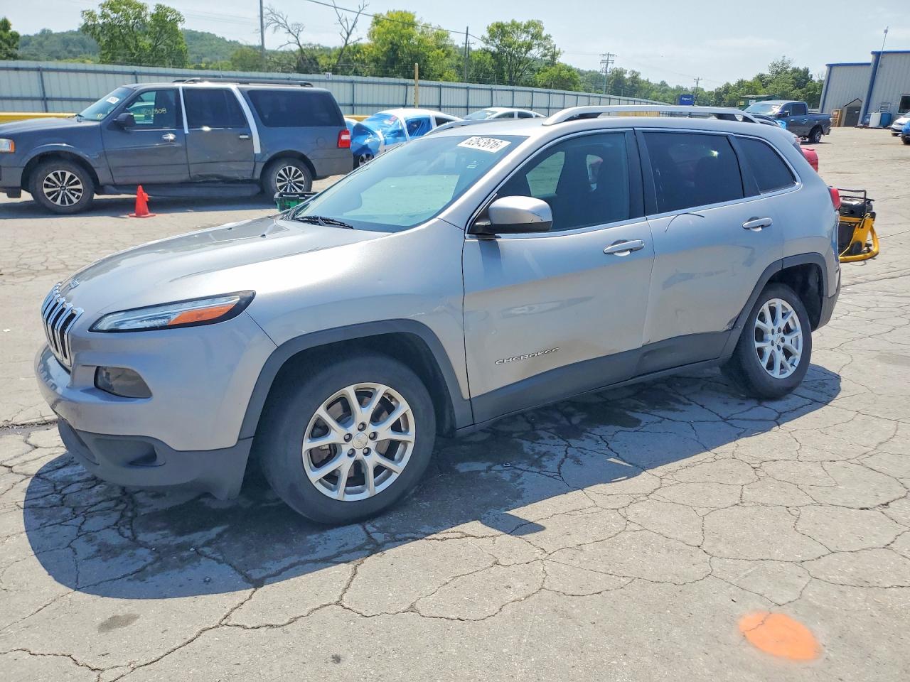 2015 Jeep Cherokee Latitude, VIN 1C4PJLCB1FW627418 — Бок