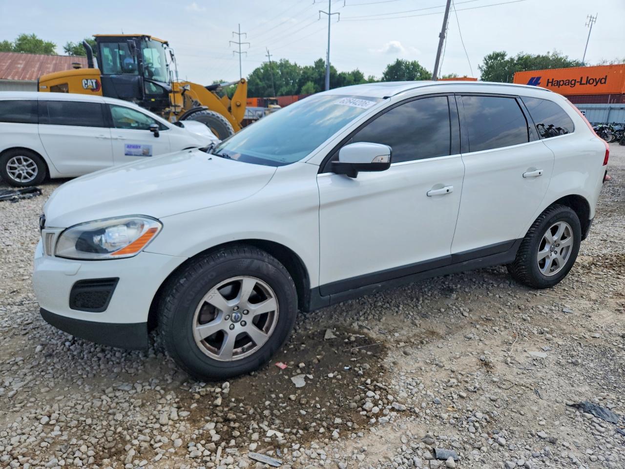 2011 Volvo XC60 3.2L, VIN YV4952DZ1B2149857 — Front end