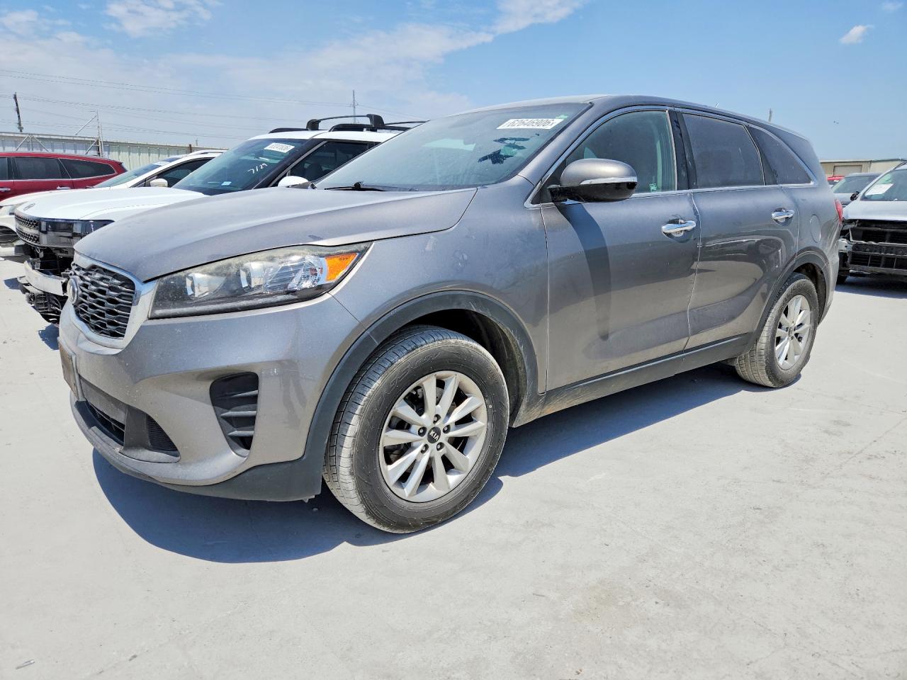 2019 Kia Sorento LX, VIN 5XYPG4A5XKG483053 — Minor dents and scratches