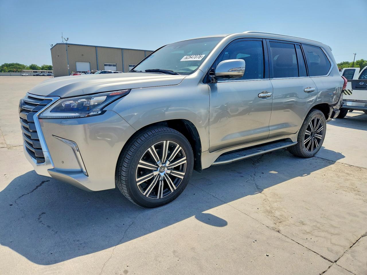 2020 Lexus LX 570, VIN JTJDY7AX3L4333074 — Rear end
