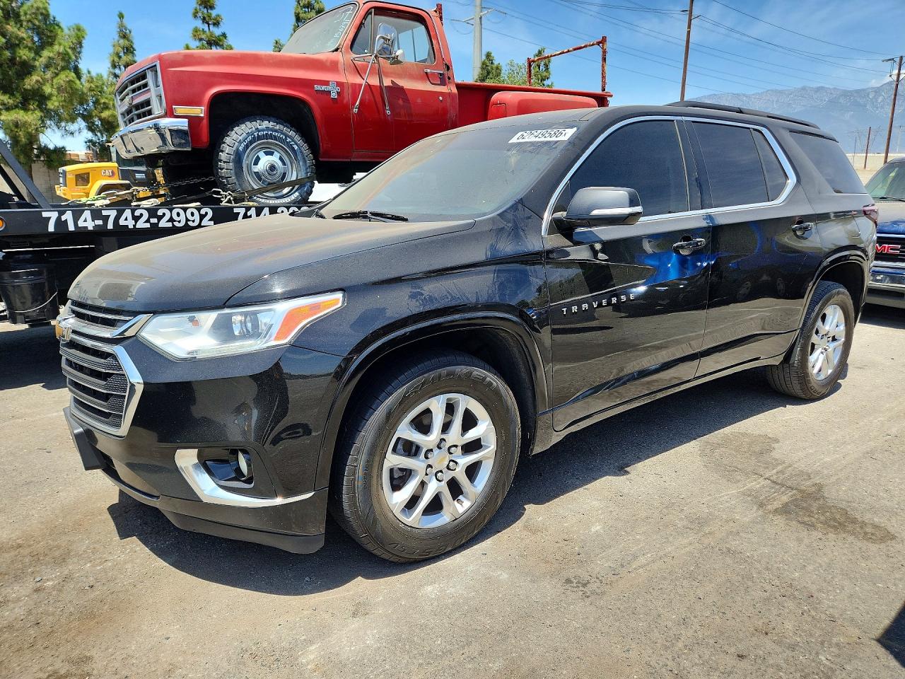 2019 Chevrolet Traverse LT Cloth, VIN 1GNERGKW0KJ318193 — Minor dents and scratches
