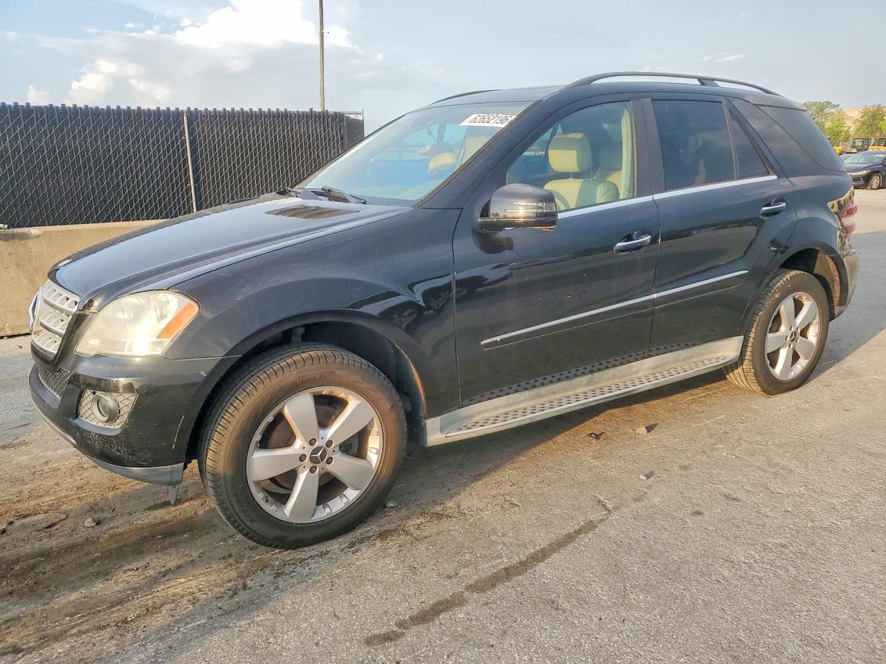 2011 Mercedes-Benz M 350, VIN 4JGBB5GB4BA714228 — Minor dents and scratches