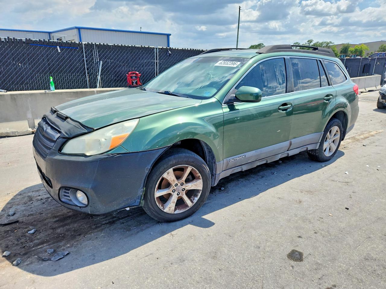2014 Subaru Outback Premium, VIN 4S4BRCCC8E3260413 — Minor dents and scratches