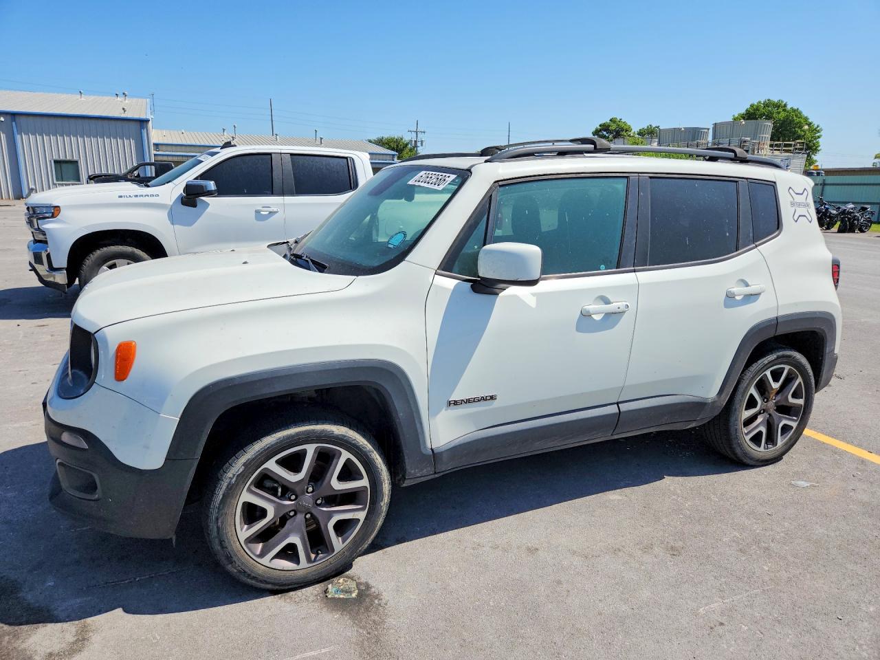2018 Jeep Renegade Latitude, VIN ZACCJBBB0JPG82555 — Minor dents and scratches