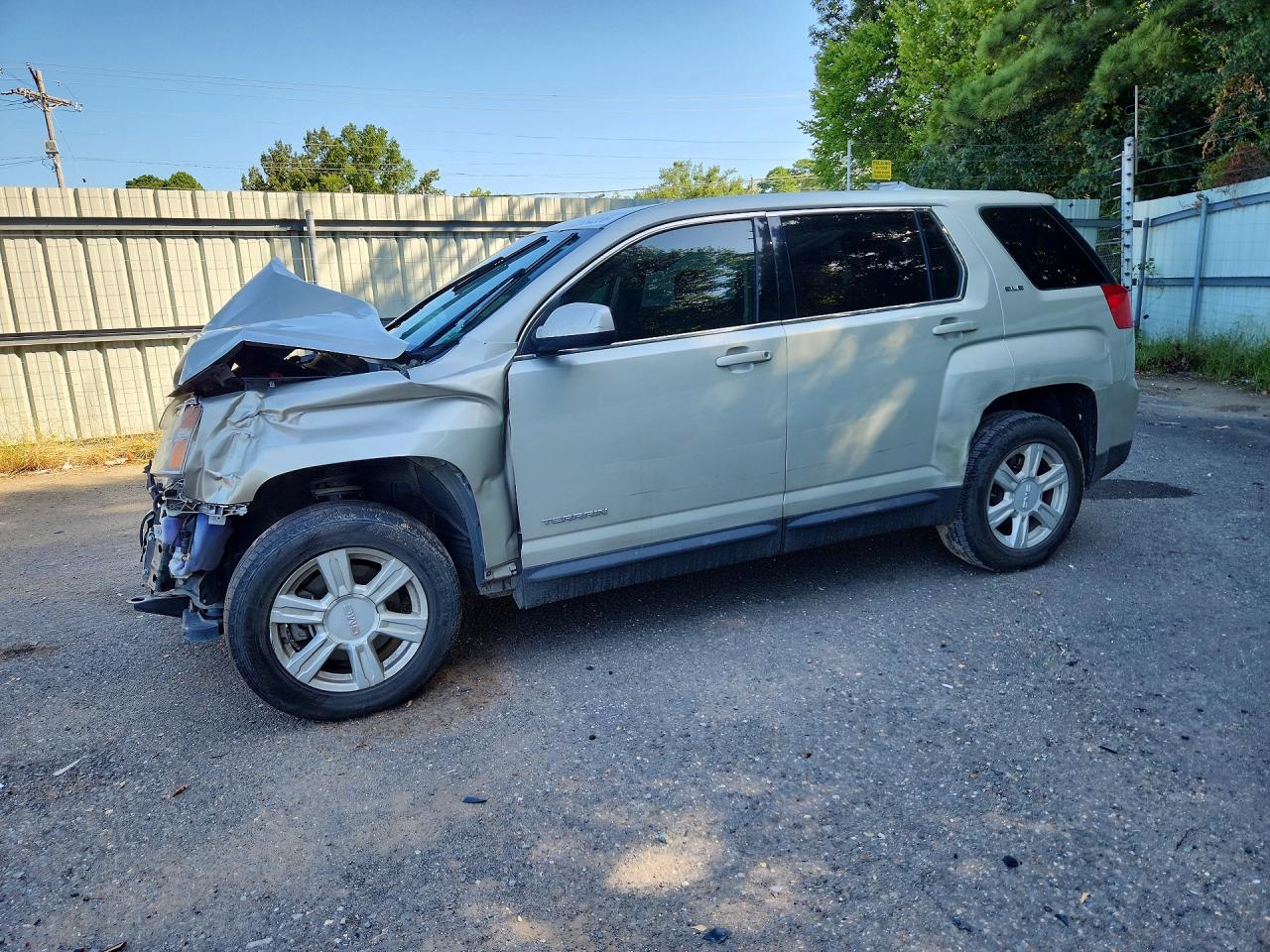 2014 GMC Terrain SLE, VIN 2GKALMEK8E6110648 — Front end