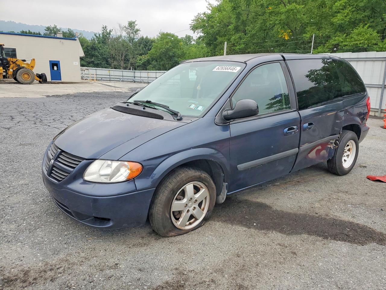 2007 Dodge Caravan SXT, VIN 1D8GP45R37B165744 — Side