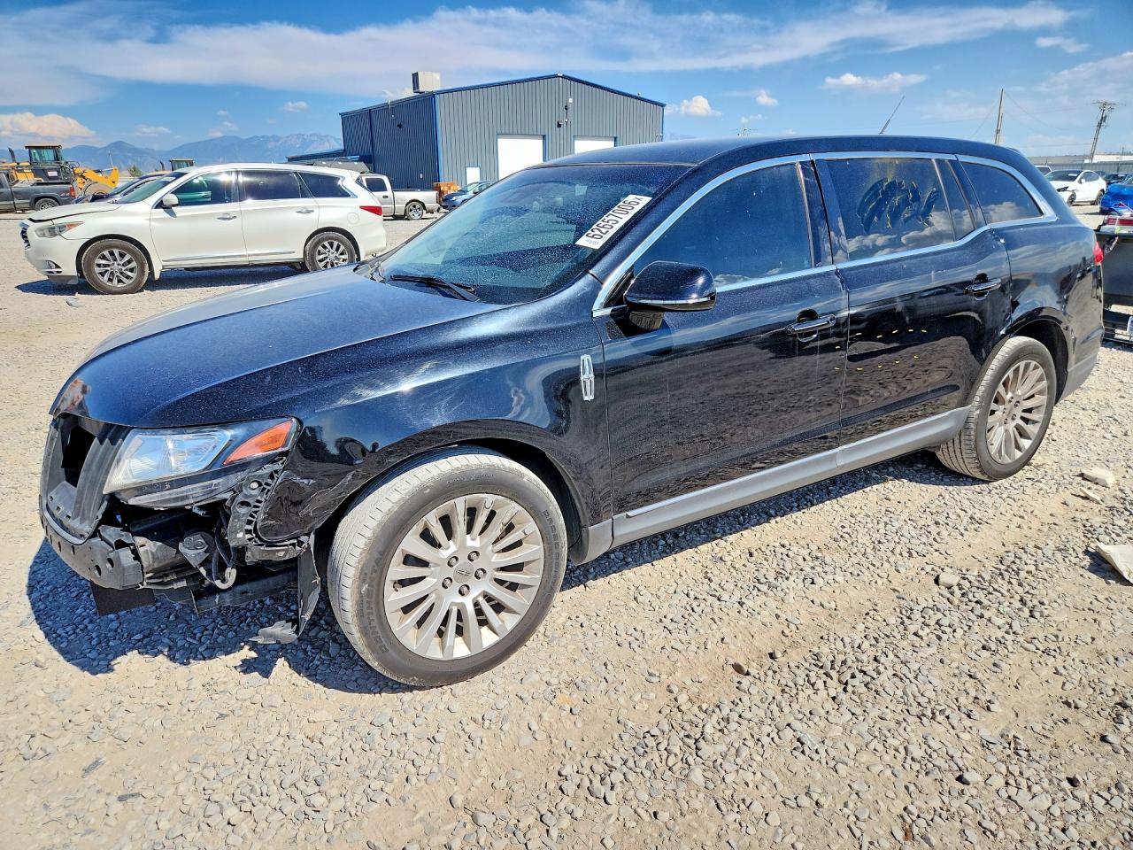 2012 Lincoln MKT EcoBoost, VIN 2LMHJ5AT3CBL51557 — Front end