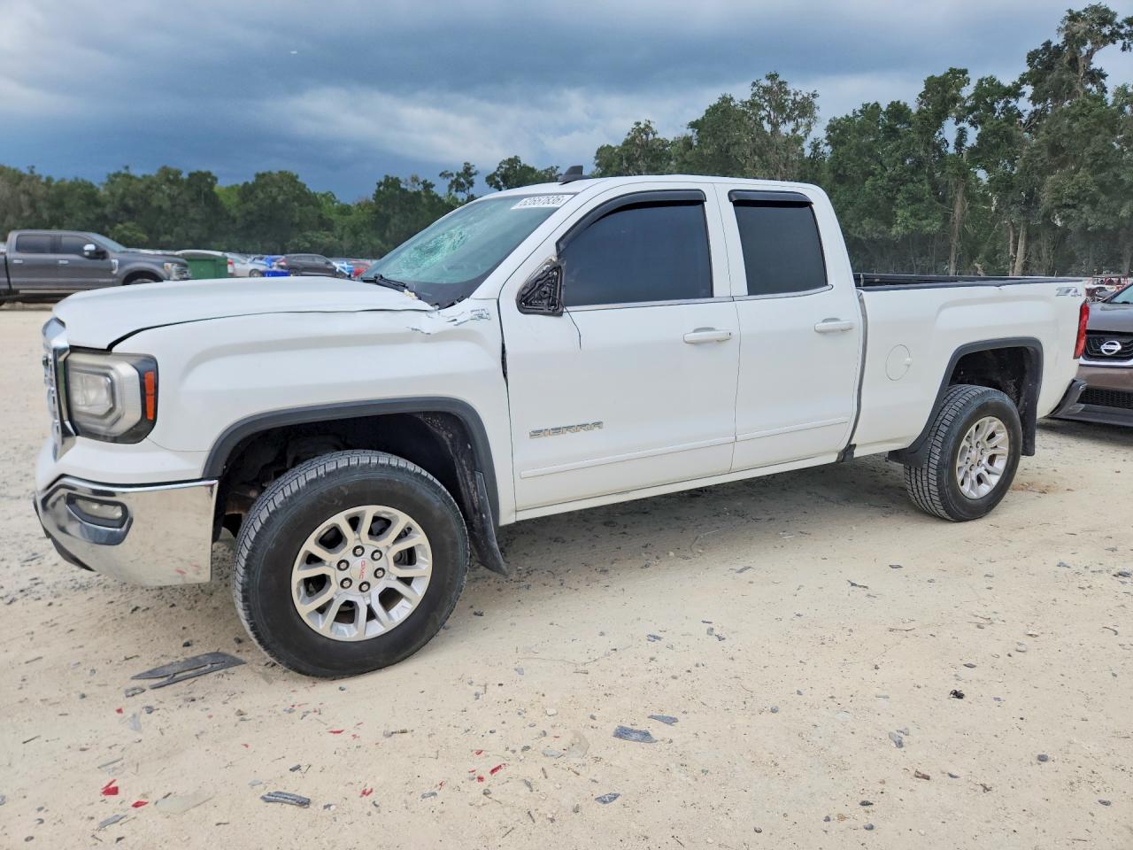 2018 GMC Sierra 1500 SLE, VIN 1GTV2MEC6JZ137936 — Side