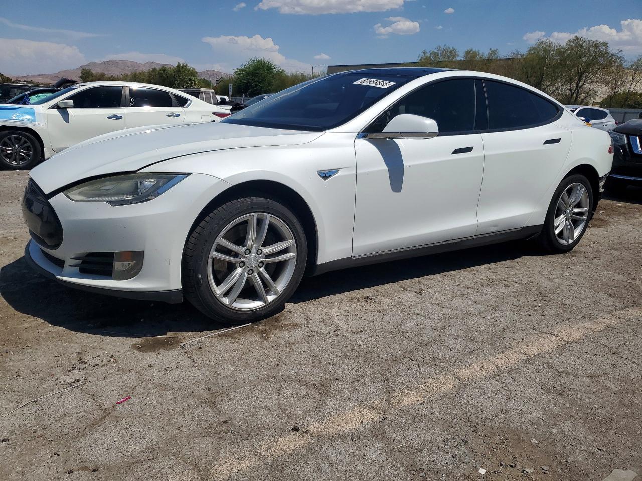 2013 Tesla Model S Performance, VIN 5YJSA1CPXDFP10339 — Rear end