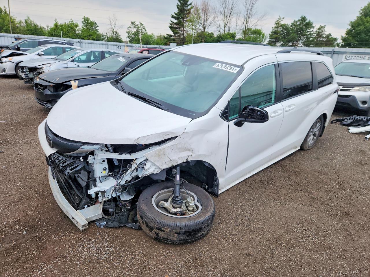 2026 Toyota Sienna LE, VIN 5TDGSKFC5TS245335 — Front end