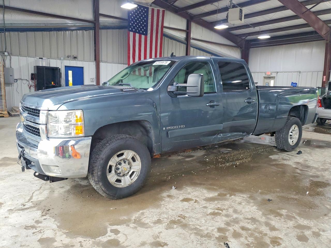 2007 Chevrolet Silverado 2500HD 1LT, VIN 1GCHK236X7F526586 — Side