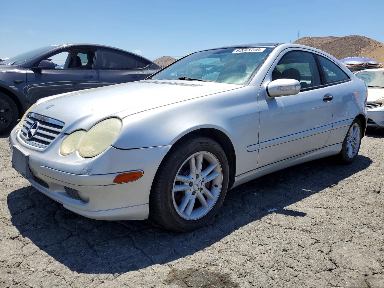 2002 Mercedes-Benz C 230/260/280/320, VIN WDBRN47J12A175819 — Minor dents and scratches