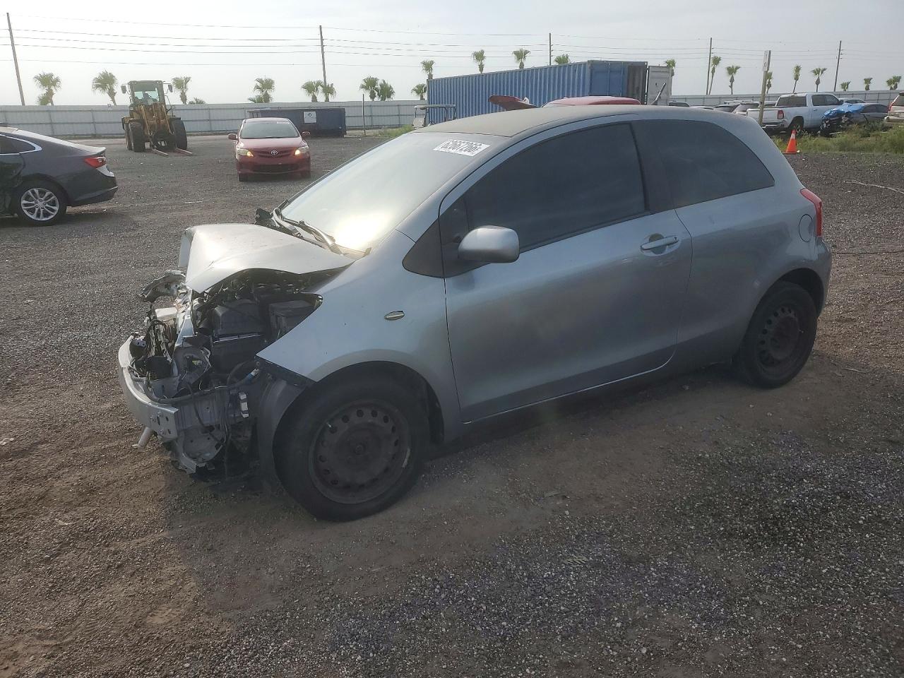 2008 Toyota Yaris, VIN JTDJT923185202528 — Front end