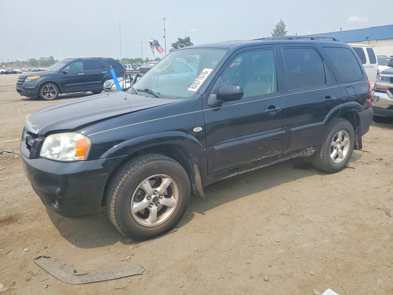 2005 Mazda Tribute S, VIN 4F2CZ941X5KM47151 — Side