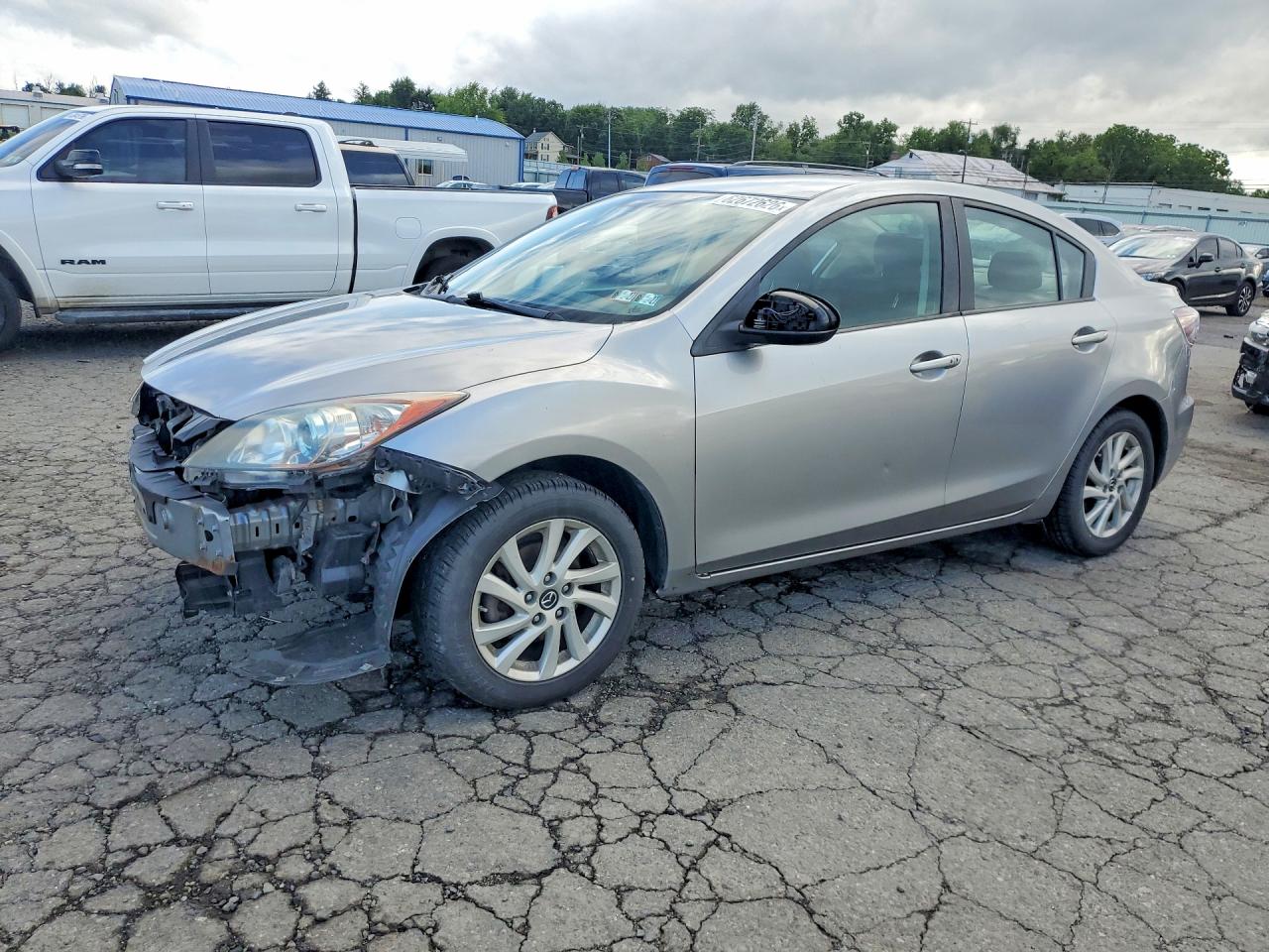 2013 Mazda 3 i Touring, VIN JM1BL1VP2D1820012 — Front end