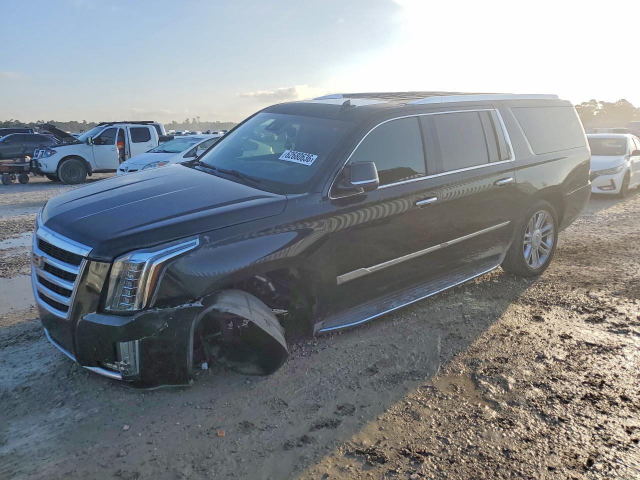 2016 Cadillac Escalade ESV Luxury Collection, VIN 1GYS3HKJ3GR102865 — Front end