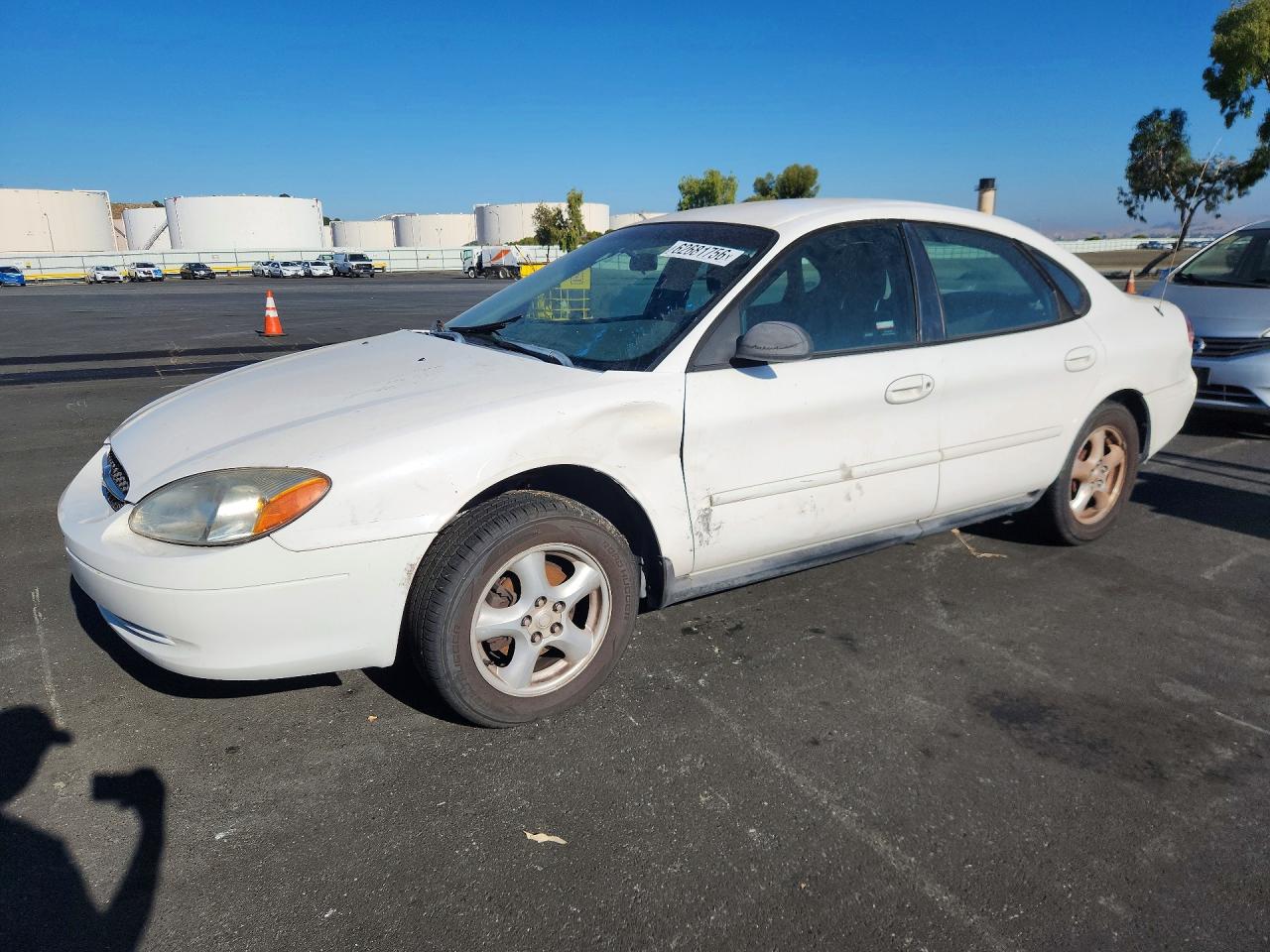 2000 Ford Taurus LX, VIN 1FAFP52U0YG261138 — Side