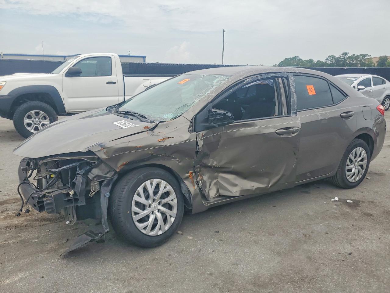 2019 Toyota Corolla SE, VIN 5YFBURHE9KP876446 — Front end