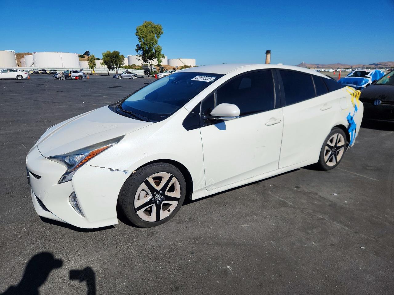 2016 Toyota Prius Four, VIN JTDKARFU0G3002473 — Rear end