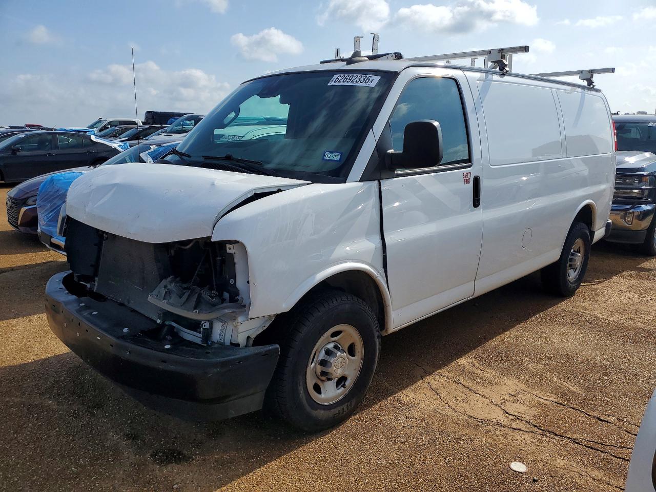 2020 Chevrolet Express Cargo, VIN 1GCWGAFP1L1209990 — Front end