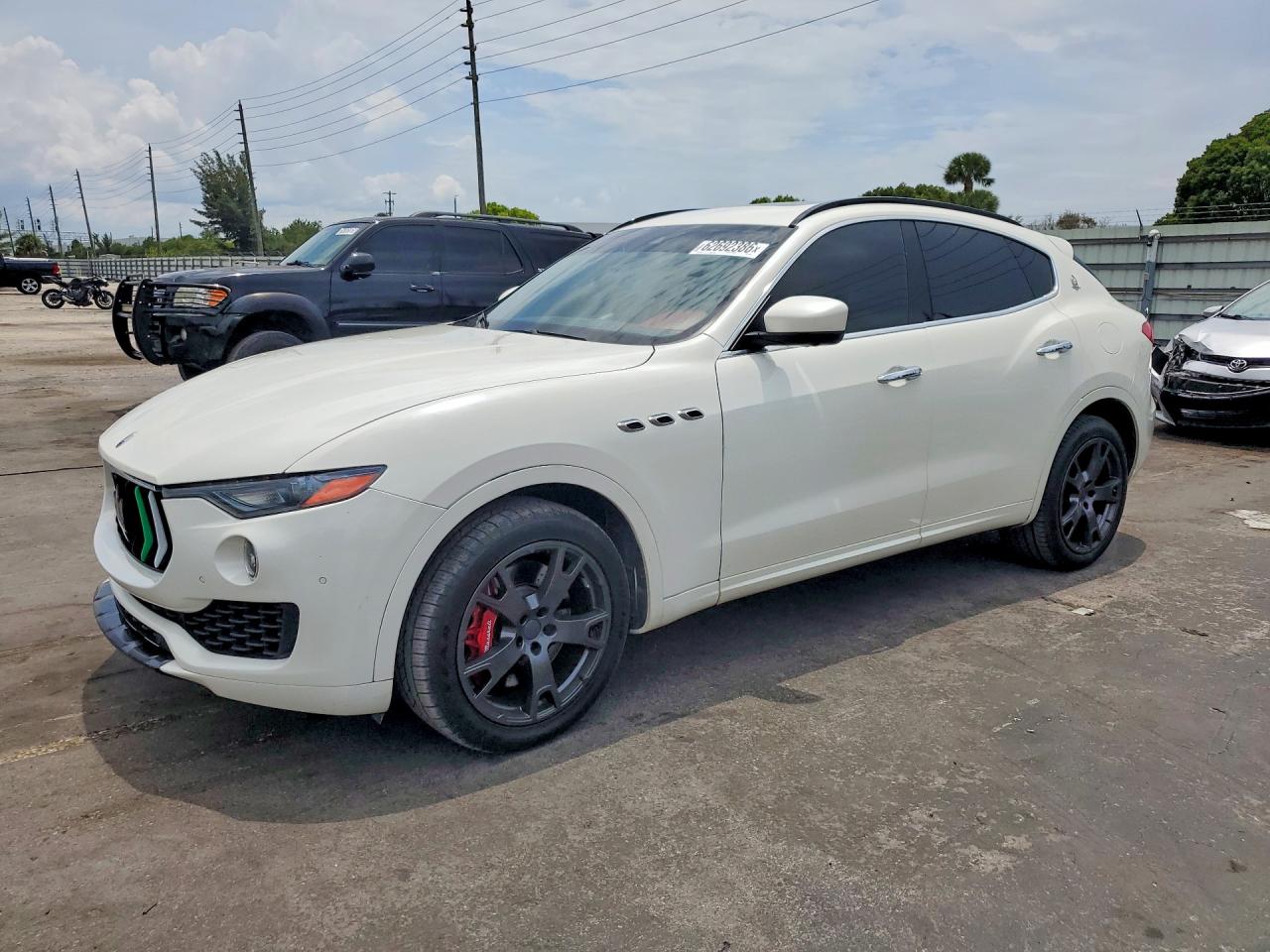 2018 Maserati Levante S GranSport, VIN ZN661YUS0JX284352 — Minor dents and scratches