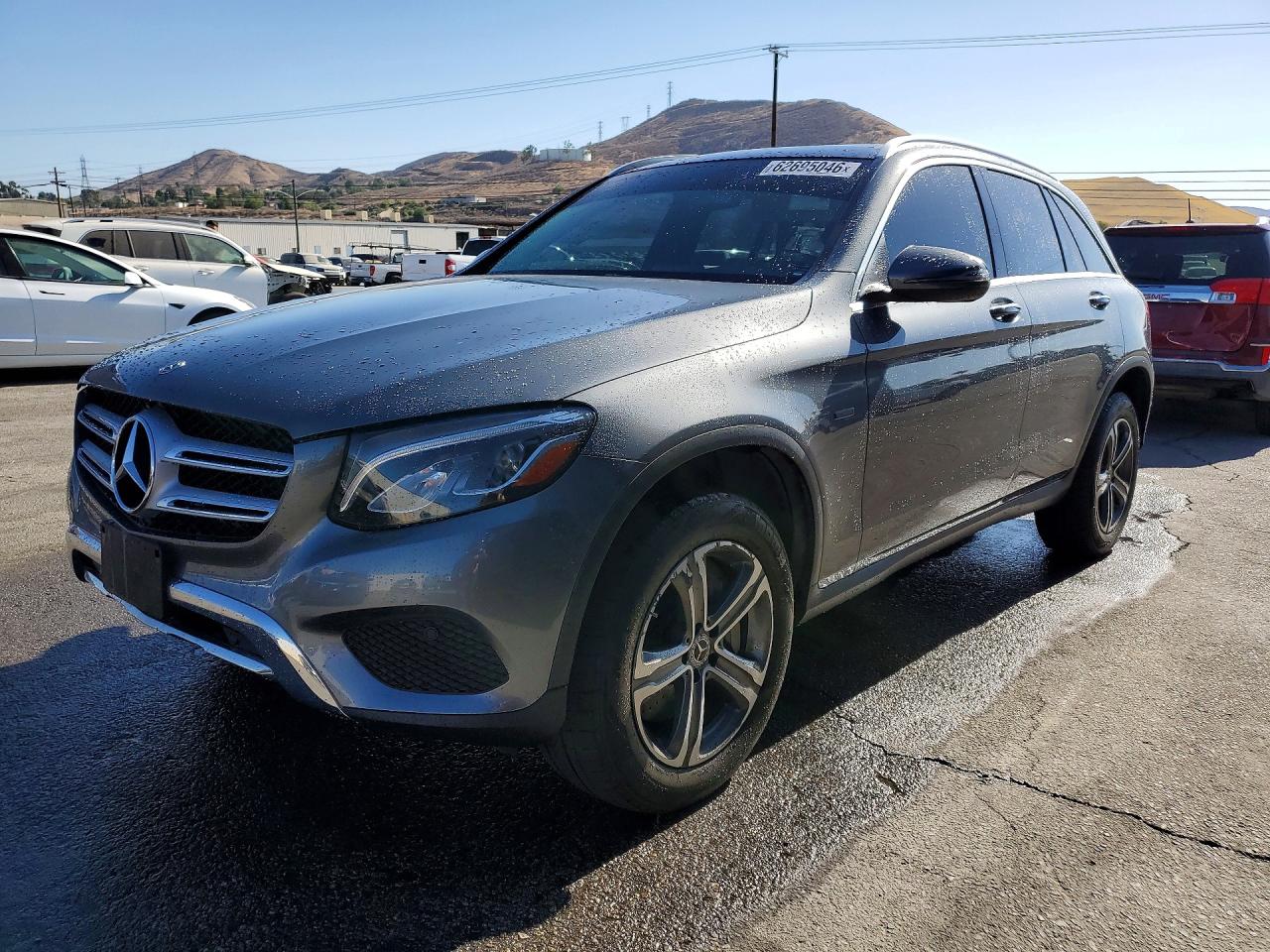 2019 Mercedes-Benz GLC 350e, VIN WDC0G5EB4KF537788 — Minor dents and scratches