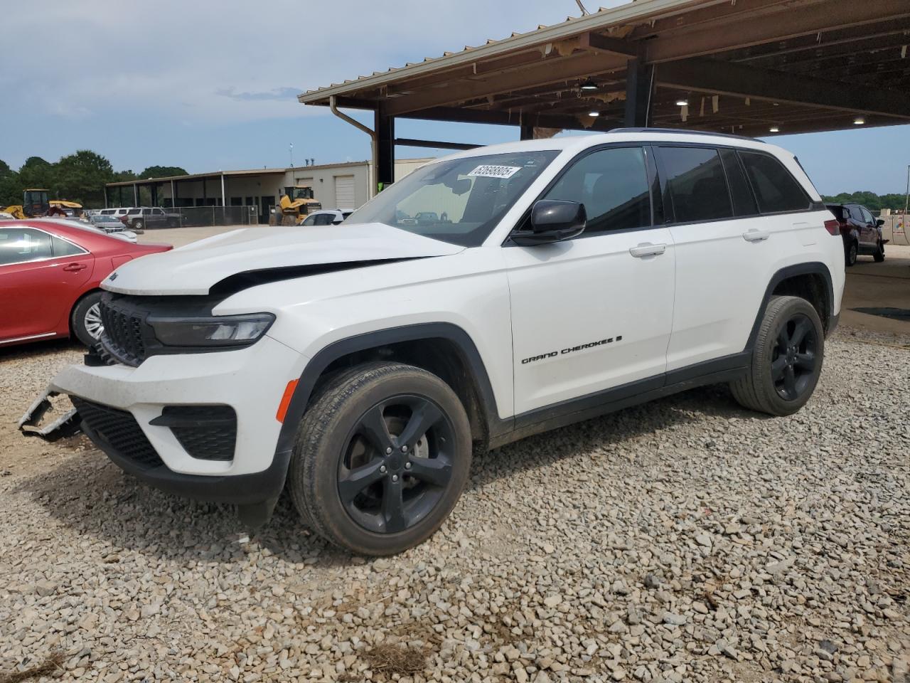 2023 Jeep Grand Cherokee Altitude, VIN 1C4RJGAG6PC587354 — Front end