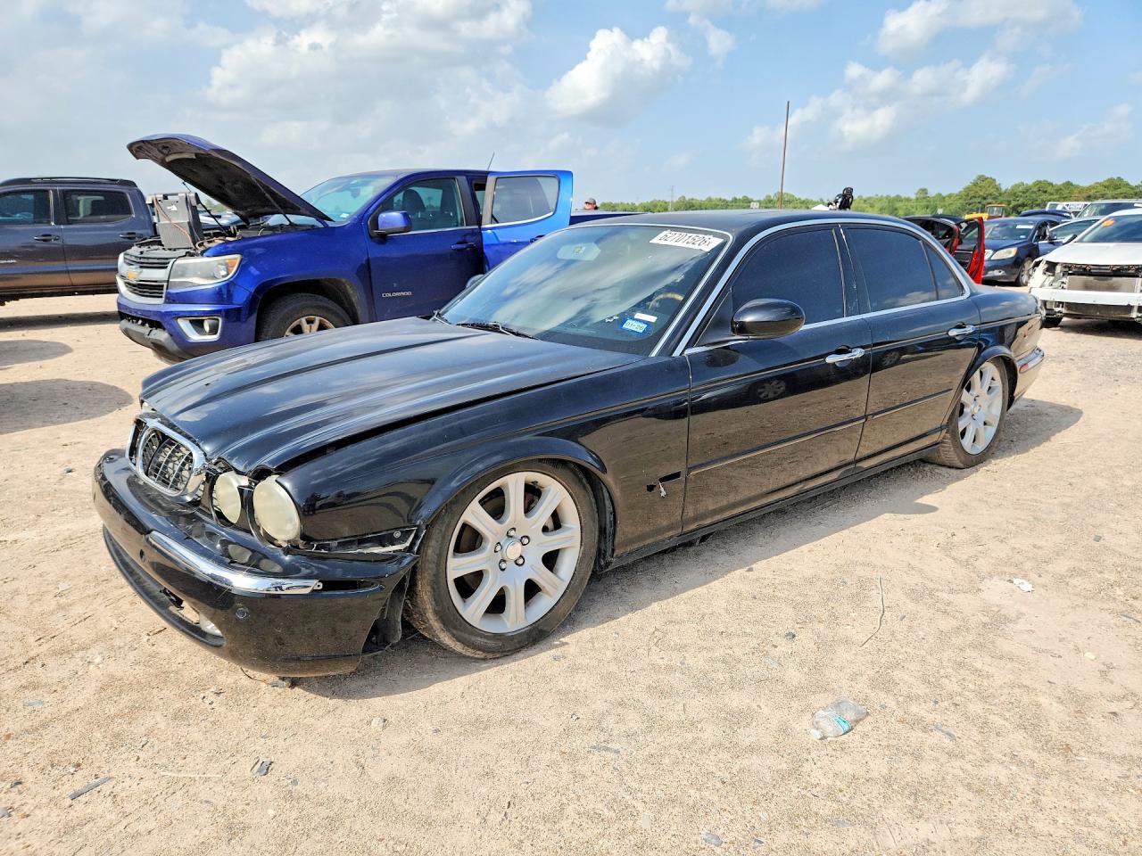2004 Jaguar XJ 8, VIN SAJWA71C34SG22843 — Front end