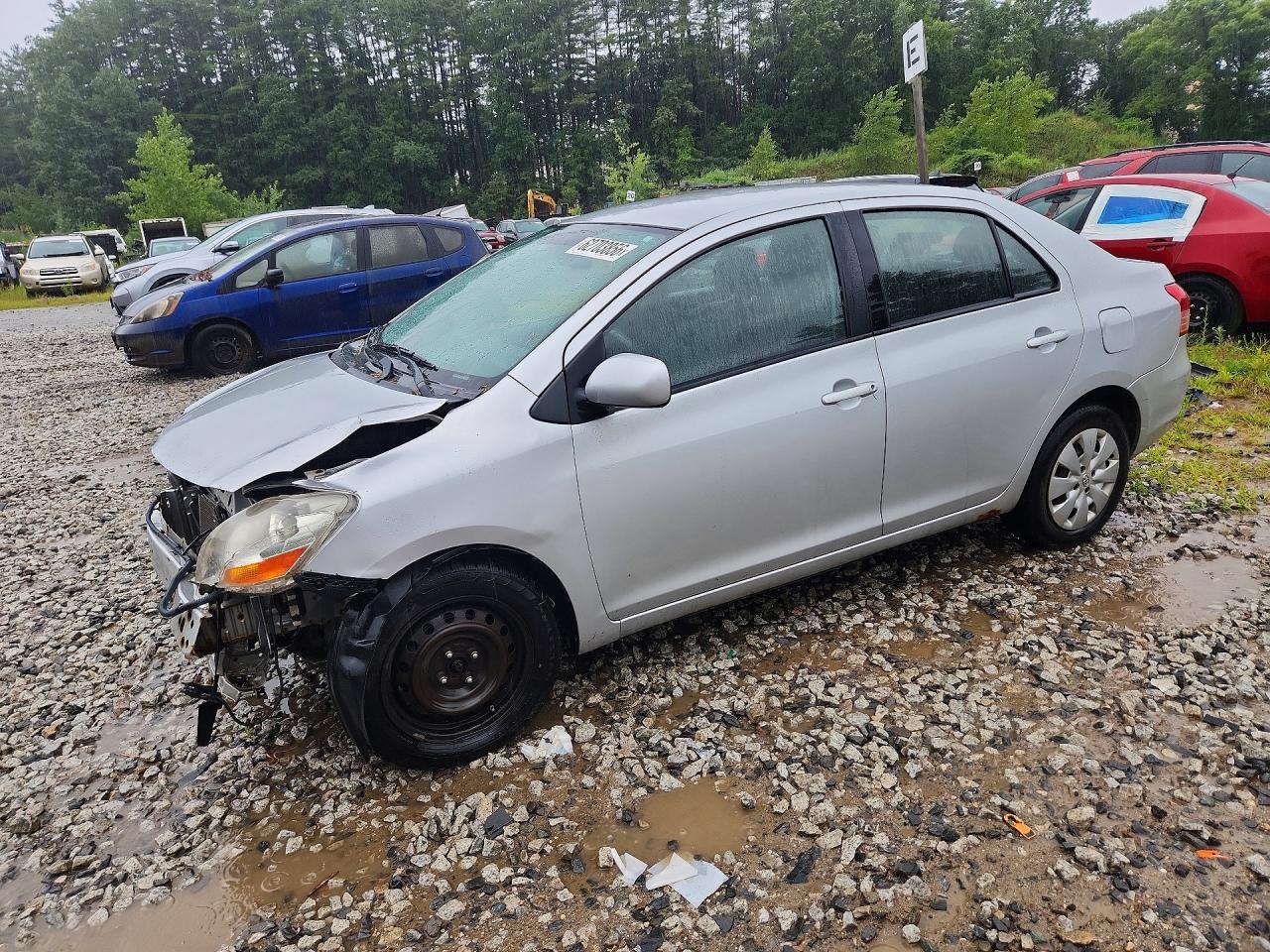 2011 Toyota Yaris, VIN JTDBT4K32B1399408 — Front end