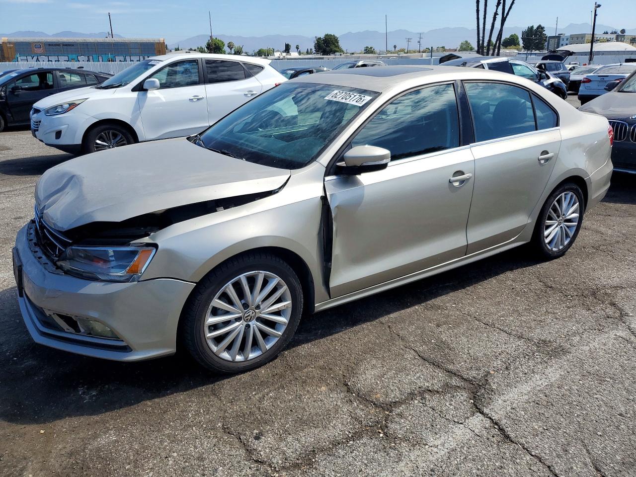 2015 Volkswagen Jetta SE, VIN 3VWD17AJXFM204421 — Перед