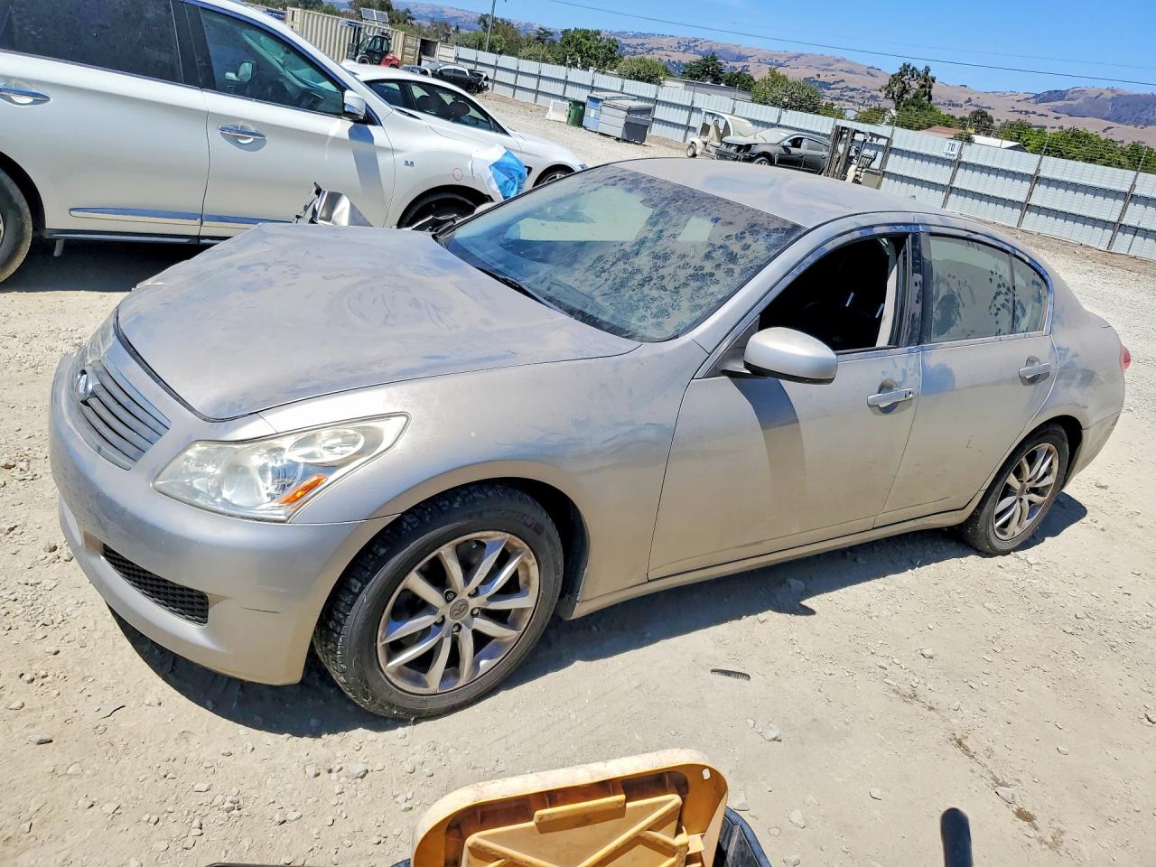 2008 Infiniti G35 Journey, VIN JNKBV61E78M219290 — Front end