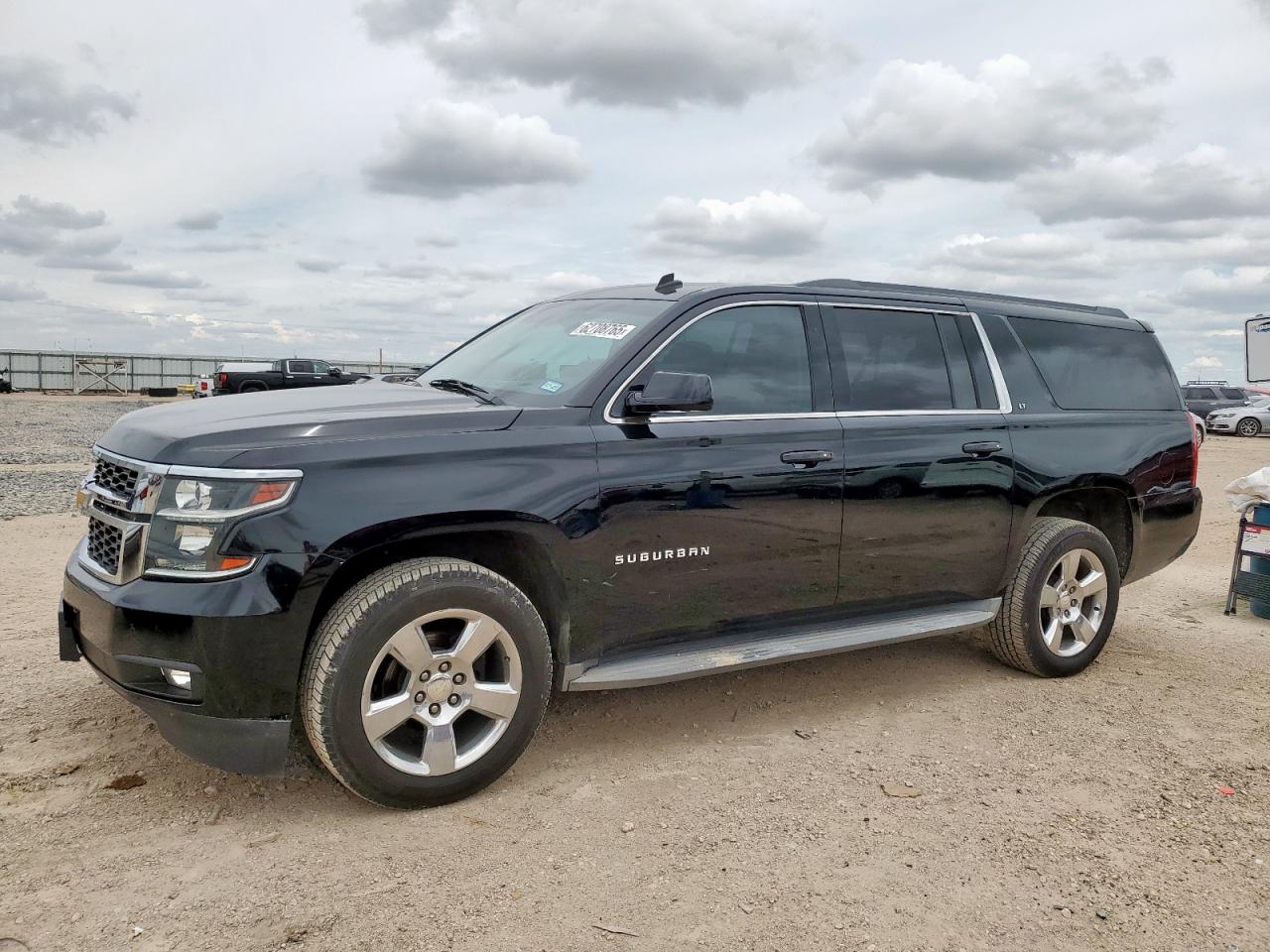 2015 Chevrolet Suburban LT, VIN 1GNSCJKC4FR123082 — Фото с аукциона 1 of 13
