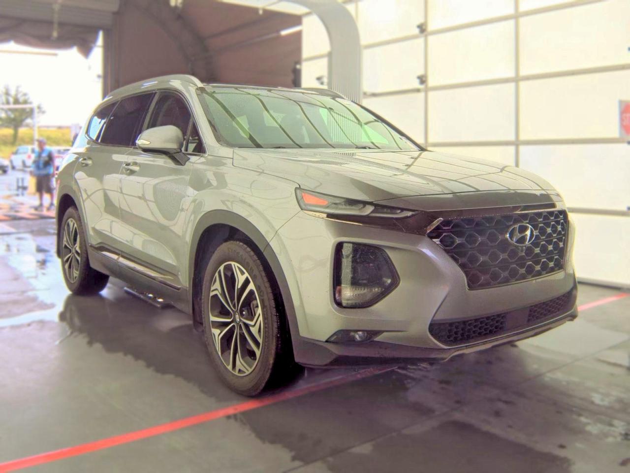 2020 Hyundai Santa Fe Limited, VIN 5NMS53AAXLH305237 — Minor dents and scratches