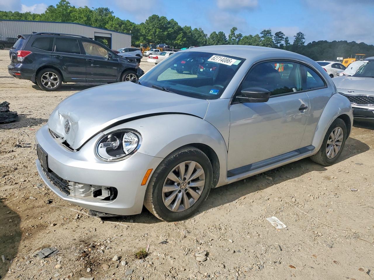 2014 Volkswagen Beetle Entry, VIN 3VWF17AT7EM634853 — Front end