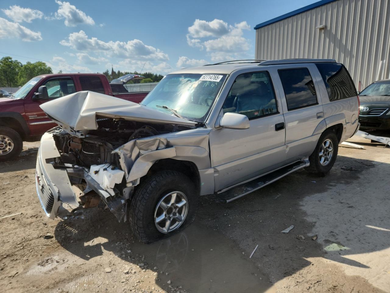 1999 GMC Denali, VIN 1GKEK13R0XR914811 — Front end