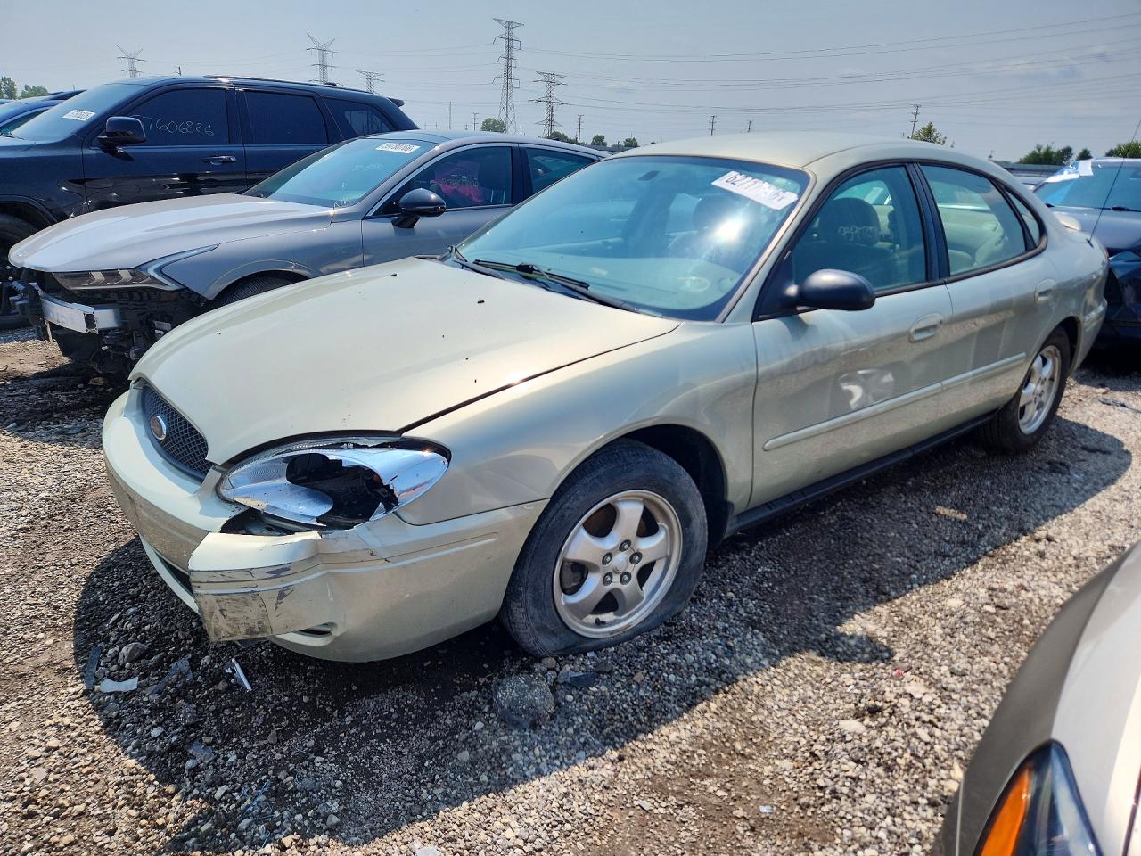 2005 Ford Taurus SE, VIN 1FAFP53295A204318 — Перед